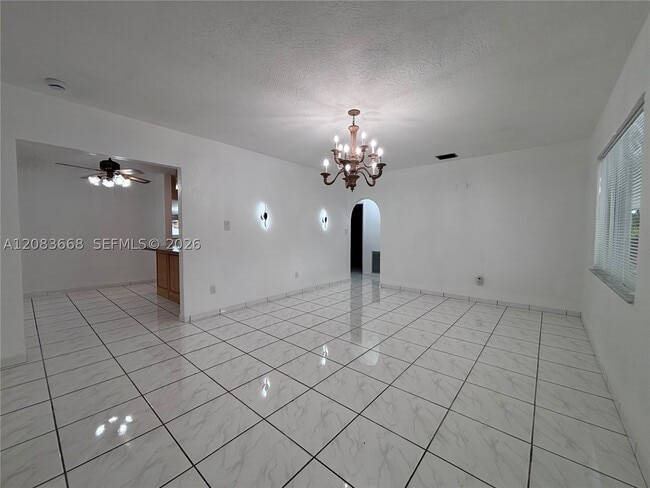 Building Photo - 911 NW 30th Pl