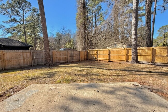 Building Photo - AVAILABLE NOW! (One Pet Maximum)