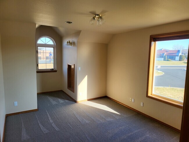 Building Photo - 435 Nicklaus Ct