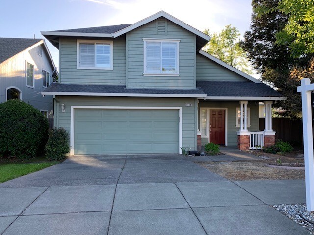 Building Photo - Lovely two story home in Skyhawk!