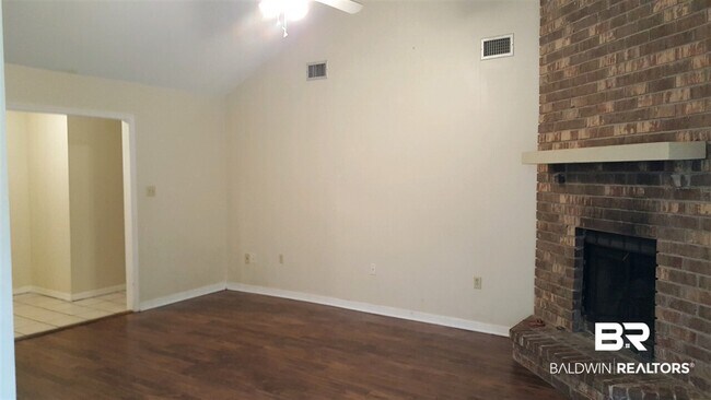 Building Photo - 103 Rainer Cir