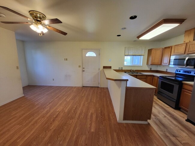 Building Photo - 1872 Alder Ave