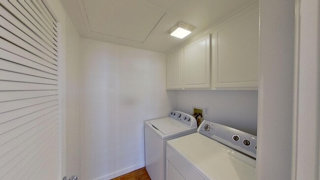 Building Photo - 1807 Ladrillo Aisle