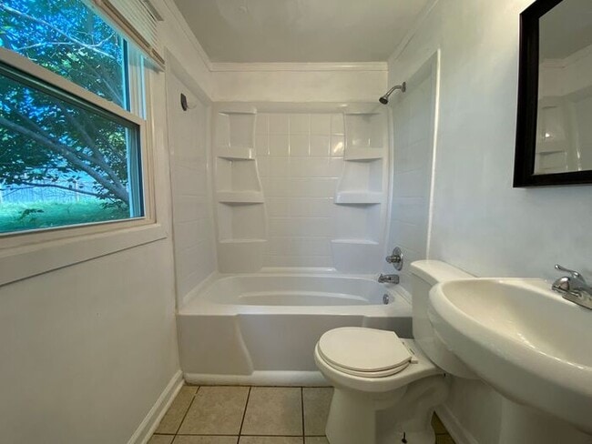 Building Photo - Germantown / Salemtown House for Rent!  2 Beds w/ extra rooms  + 2 full baths!