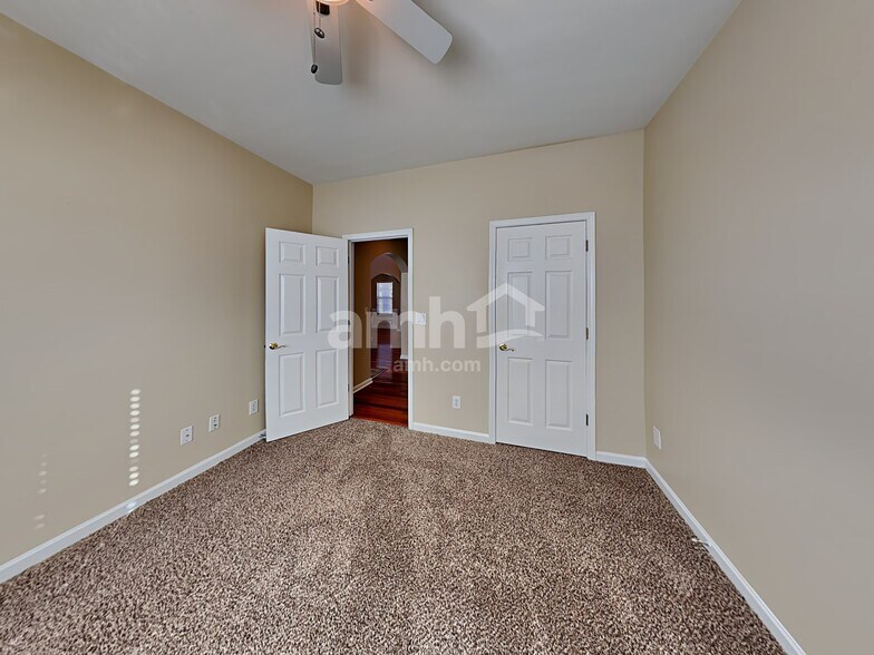 Building Photo - 586 Creek Valley Ct