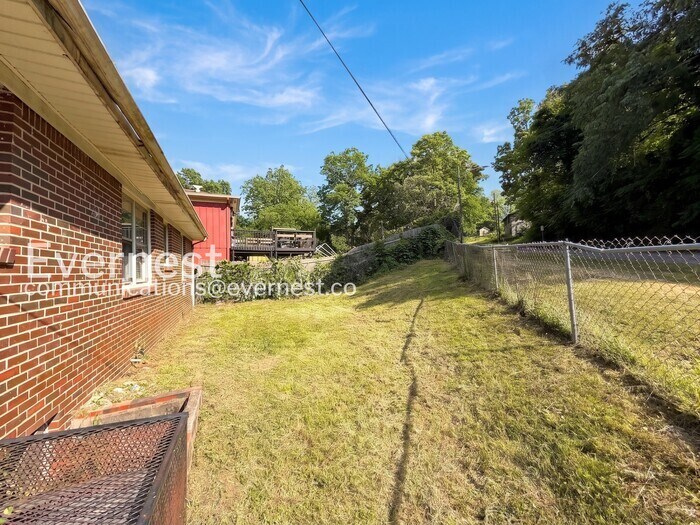 Building Photo - 730 82nd Pl S