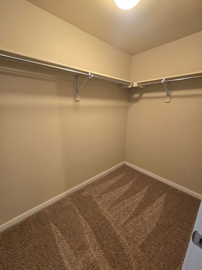 Building Photo - Ranch home with main floor master, 4 bed 3 bath Ranch home in Frederick