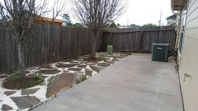 Building Photo - 20914 Sun Creek Dr