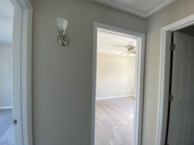 Building Photo - Custom Home - Desirable SW Ocala Neighborhood 3/2/2 **WON'T LAST**