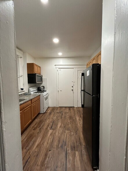 Building Photo - 94 Eaton Pl