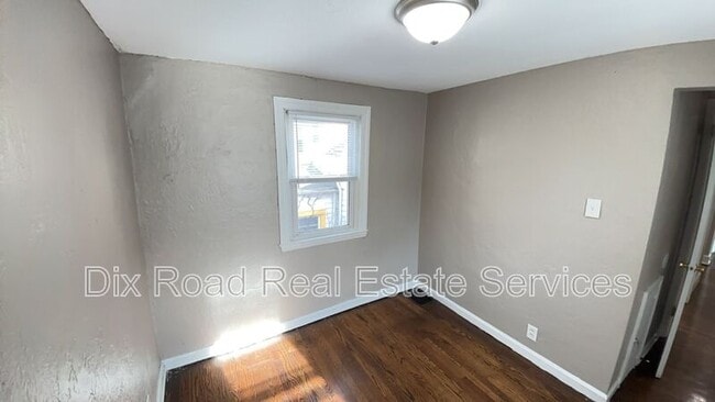 Building Photo - 1303 Kumler Ave