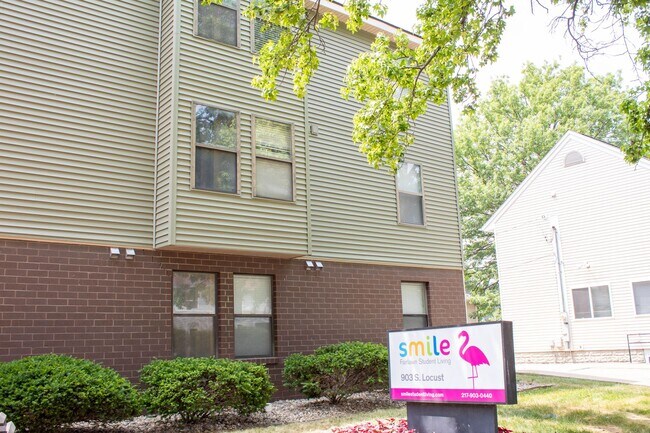 Interior Photo - 903-909 S Locust St