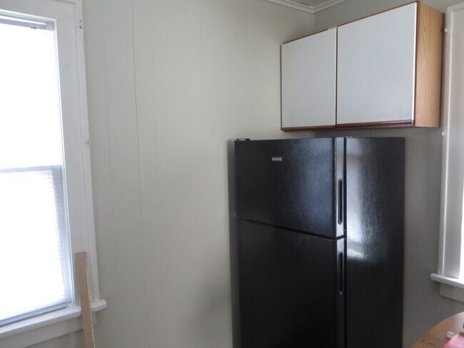 Building Photo - 1002 E 17th St