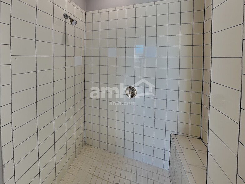 Building Photo - 1560 Mountclair Ct