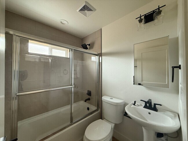 Building Photo - DSI248