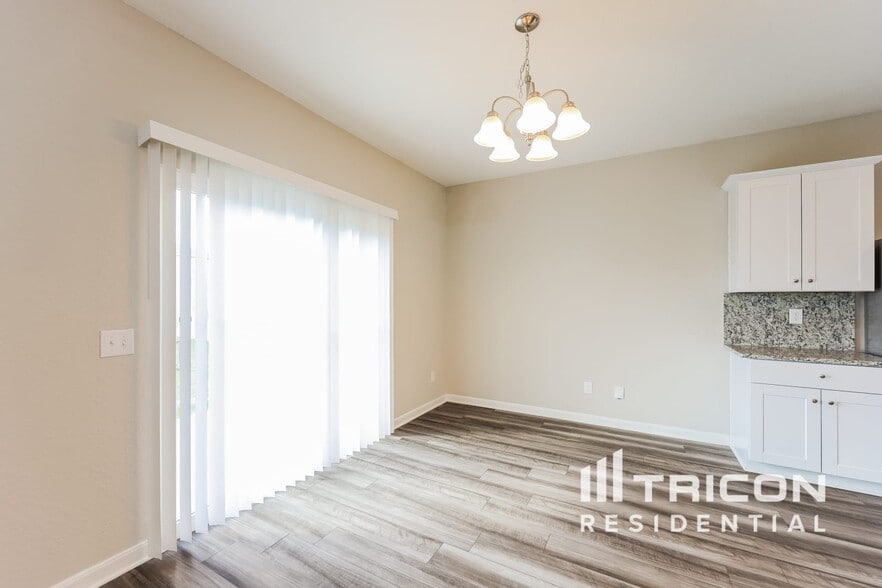 Building Photo - 14302 Palm Ridge