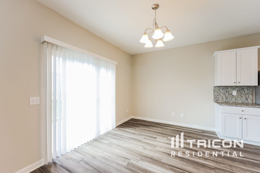 Building Photo - 14347 Palm Ridge