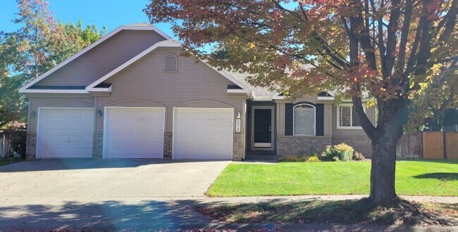 Building Photo - CDA Place Neighborhood- 4 bed with basement, cul de sac