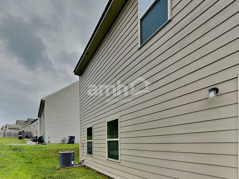 Building Photo - 350 Scotland Dr