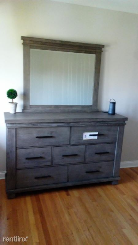 Building Photo - 8136 S Kedzie Ave