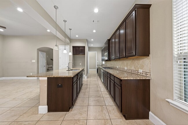 Building Photo - 16811 Kilgarth Dr