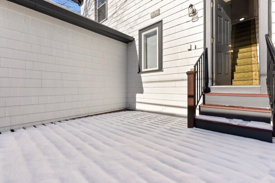 Building Photo - 40 Avon St