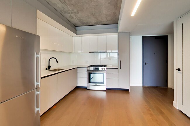 Building Photo - Urban Luxury at SoMa Serif Condos 2BR/2BA | In-Unit Laundry & 24-Hour Security