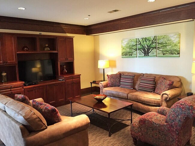 Building Photo - Spacious 2 Br/2Ba Condo w/1500 sq ft in Heart of St Louis Park! 2 Heated parking spots included!
