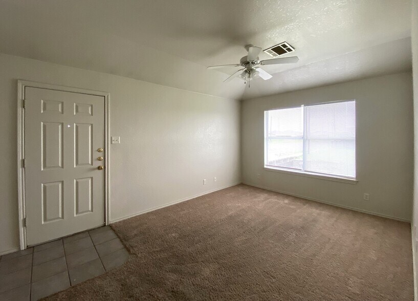 Building Photo - 3709 Littleleaf Dr