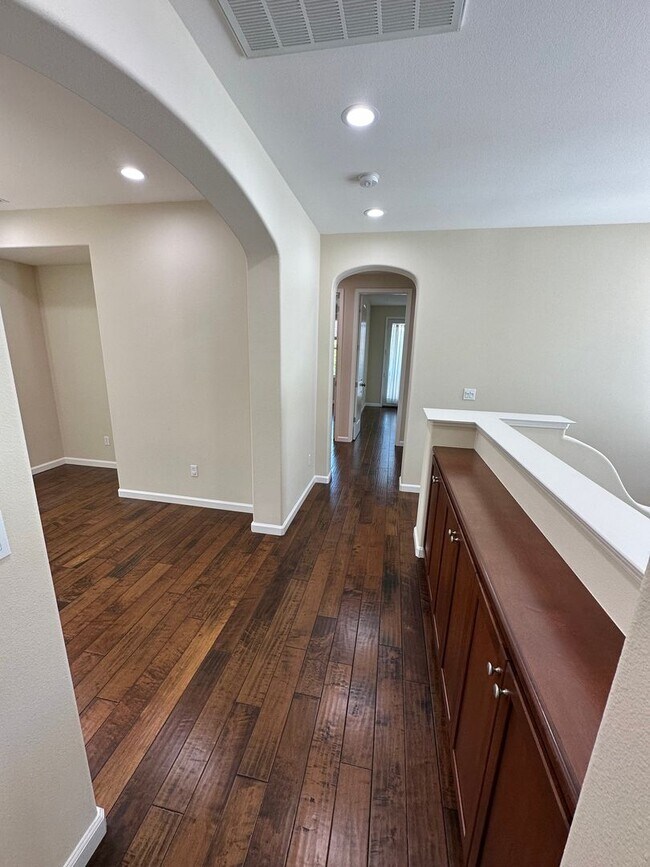 Building Photo - 4 Bed 3 Bath +Office/Den In San Ramon