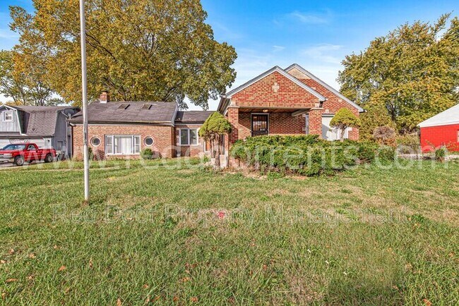 Building Photo - 328 N Post Rd