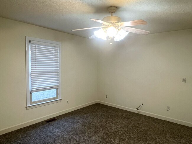 Building Photo - River North Country Club