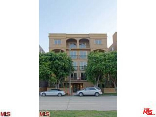 Building Photo - 8612 Burton Wy