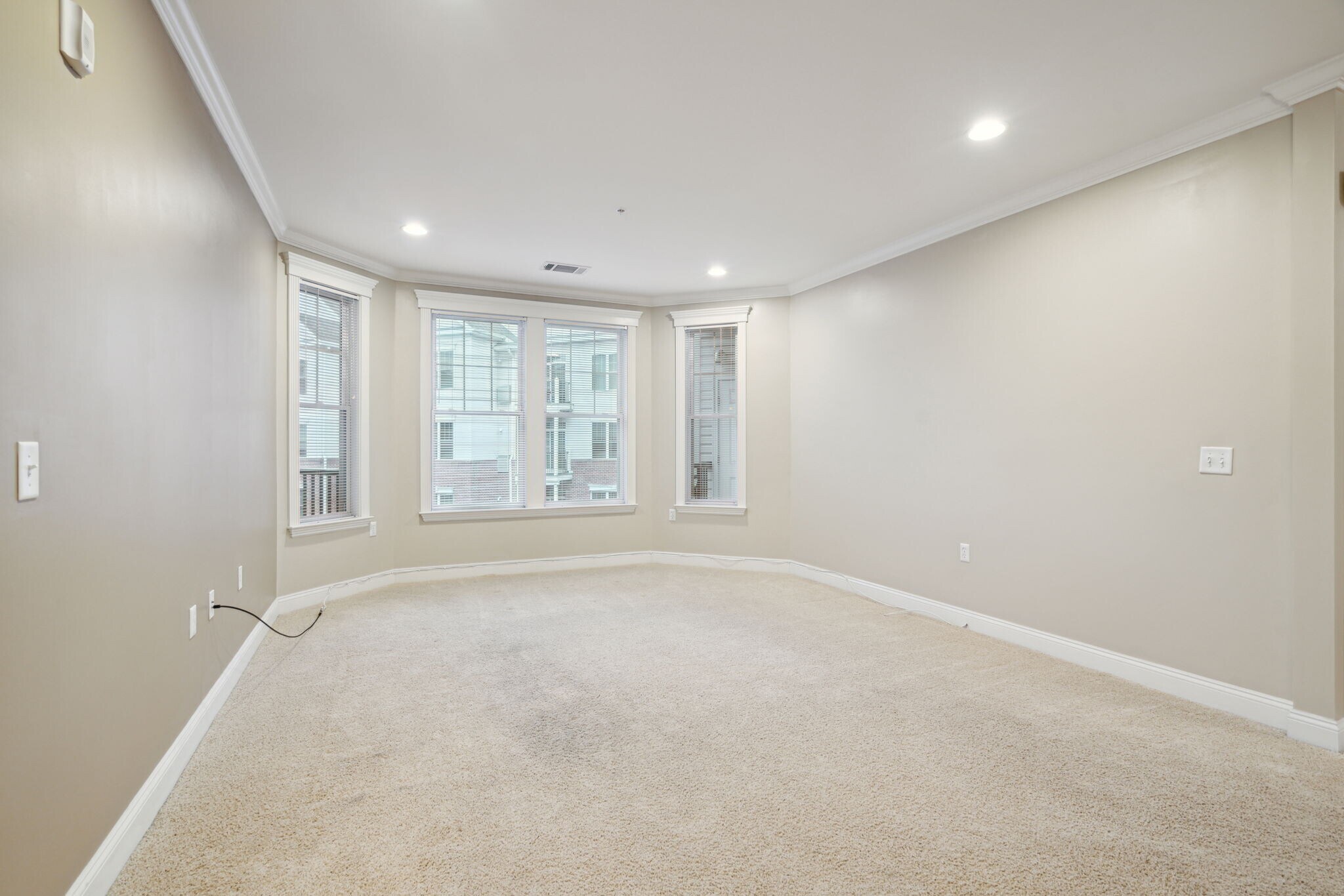 Building Photo - 300 W Elm St