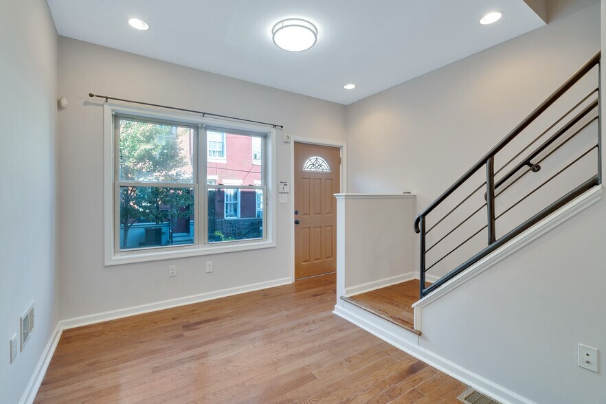 Building Photo - 1310 S Opal St