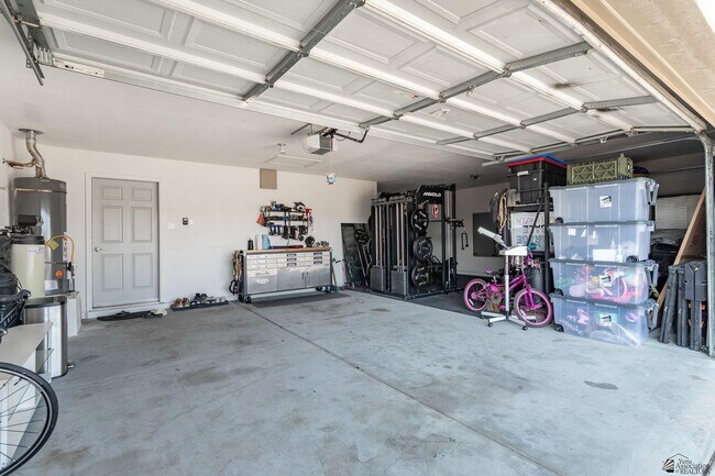 Building Photo - 6088 E 40th Ln