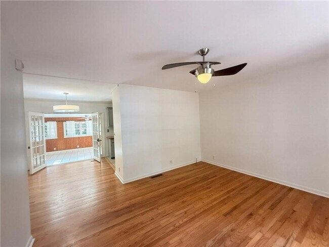 Building Photo - 1009 Verdi Way