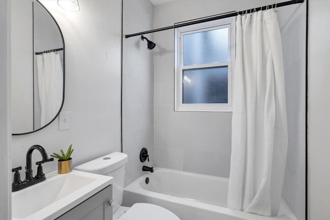 Building Photo - 6752 W Park Ave