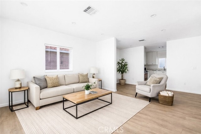 Building Photo - 7046 White Oak Ave