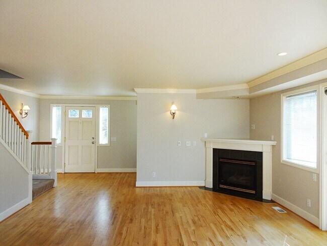 Building Photo - 657 W Emerson St