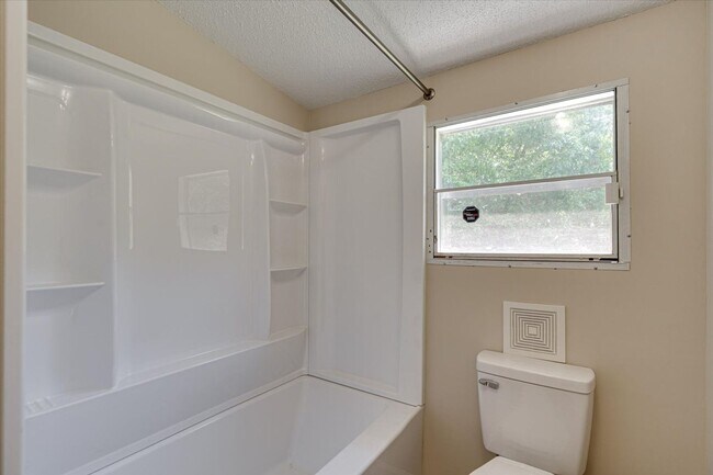 Building Photo - Peaceful 2BR 2 BA in Soddy Daisy