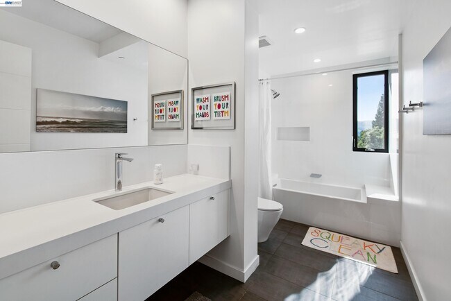 Building Photo - 297 Las Quebradas