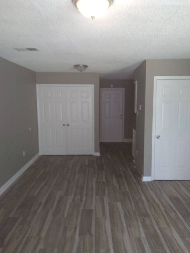 Building Photo - 3542 Christine Rd