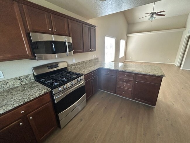 Building Photo - Beautiful & Spacious home!