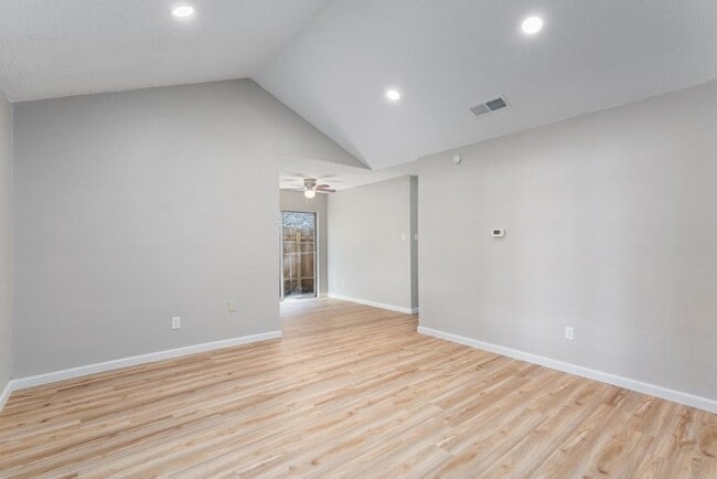 Building Photo - 10503 Little Pebble Dr