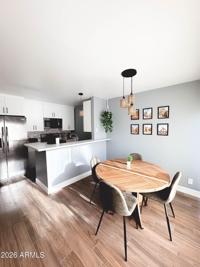 Building Photo - 8055 E Thomas Rd