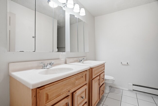 Building Photo - 508 E 19th Ave