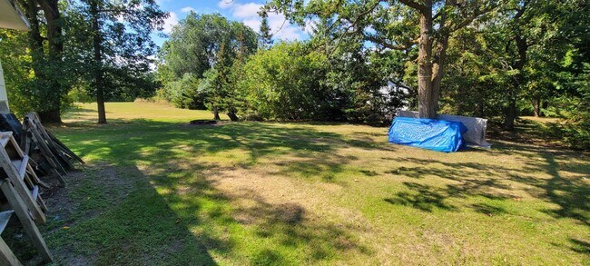 Building Photo - Partially Furnished 3 Bedroom House