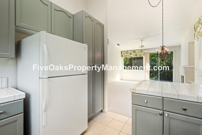 Building Photo - 885 Rathbone Cir