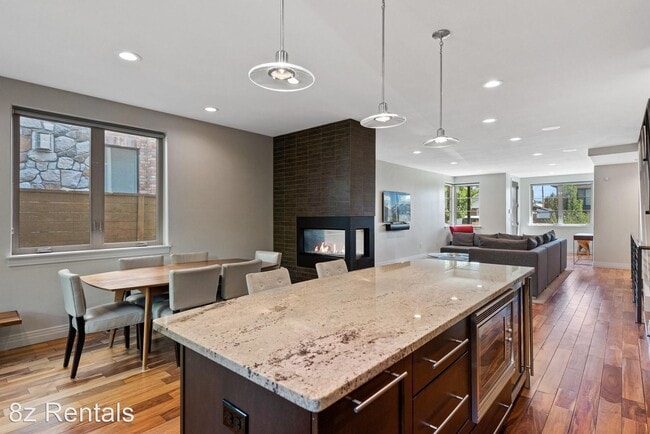 Building Photo - 3 br, 3.5 bath House - 2127 Lowell Blvd